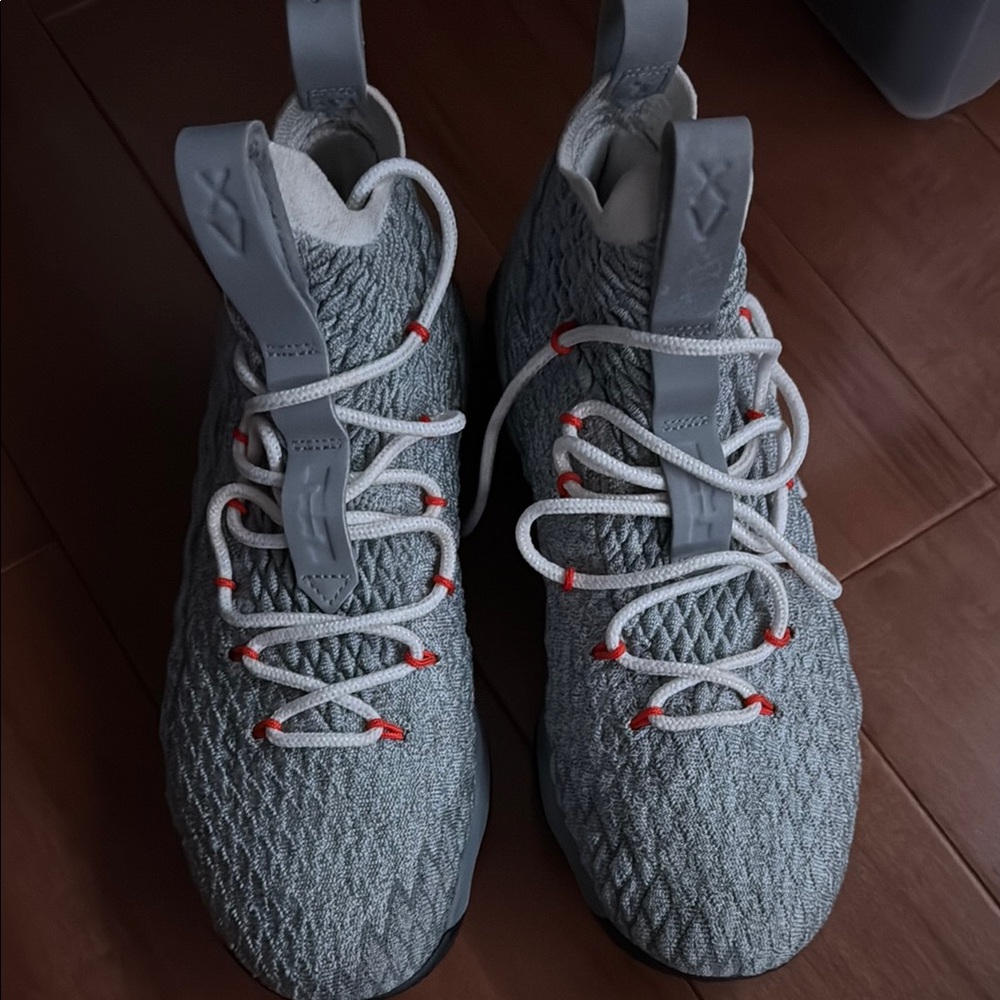 Lebron basketball shoes
